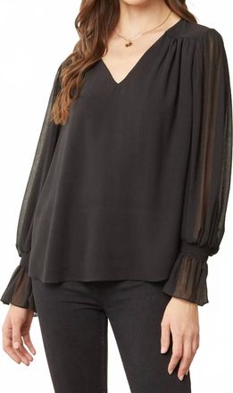 Entro Textured V-Neck Top In Black