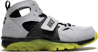 Nike Sport Shoes, male, Gray, Size: 9 US Air Trainer Huarache PRM QS Nyc