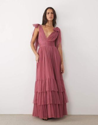 Lace & Beads Madison abito lungo in tulle con fiocco sulle spalle e scollo profondo rosa polvere-Arancione