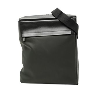 Louis Vuitton Pre-owned Womens Taiga Beluga - Dark Green Leather - One Size