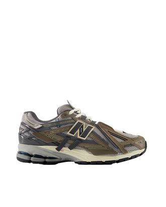 New Balance Sporty Sneakers with Open-Hole Mesh and Curvilinear Overlays