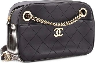 Chanel Borsa a tracolla piccola in pelle di vitello trapuntata con finitura in grosgrain a righe - Nero