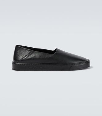 靴 Giorgio Armani slip-on shoes Giorgio Armani Slip-On Shoes − Sale: up to −85% | Stylight