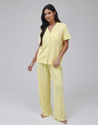 Loungeable Completo a maniche corte con pantaloni tradizionali in jersey super morbido giallo a coste