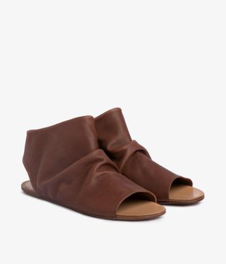 Pedro Garcia Flat sandal in brown leather| Pelaya| Spring Summer 2026