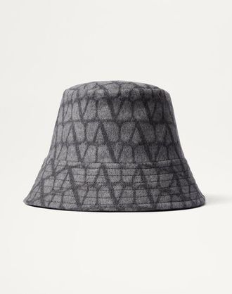 Women's Valentino Garavani Hats - up to −73% | Stylight