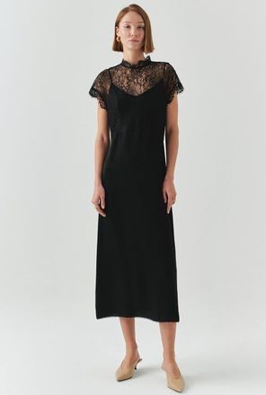 Exquise Iyla Crew Neck Midi Dress in Black at Nordstrom, Size X-Small