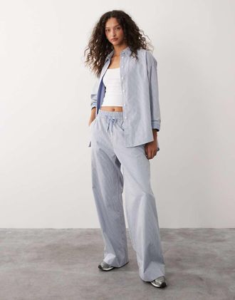 Sweaty Betty Summer - Pantaloni regular a righe blu e bianchi