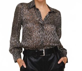 Bella Dahl Three Quarter Bishop Sleeve Button Up Shirt In Silver Leaopard