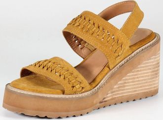 Diba Womens Cabernet Suede Wedge Sandal In Mustard