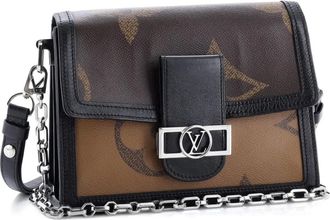 Louis Vuitton Dauphine Shoulder Bag Reverse Monogram Giant MM crossbody bag - Zwart