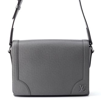 Louis Vuitton Taiga Gris Taiga Leather Handbag Shoulder Bag (Pre-Owned)