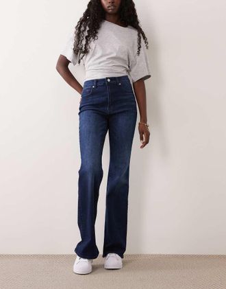 Good American Jeans bootcut classici a vita alta lavaggio blu scuro