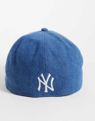 New Era X ASOS esclusiva cappellino piatto in denim con logo NY Yankees in blu medio