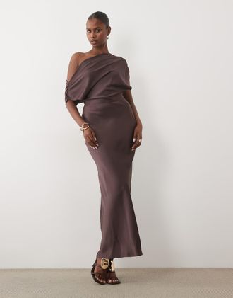 Asos vestito lungo in raso monospalla asimmetrico color cioccolato-Marrone