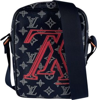 Louis Vuitton Navy Shoulder Bag (Pre-Owned)
