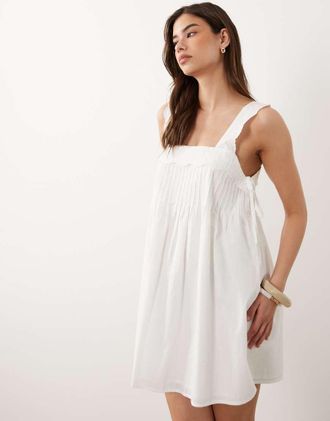 Nobody's Child Valerie - Vestito corto in cotone bianco a pieghe con scollo squadrato