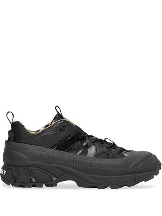 Burberry Low-top sneakers - Zwart
