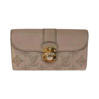 Louis Vuitton Pre-owned Wallets, female, Beige, Size: ONE SIZE Pre-owned Monogram Mahina Long Wallet