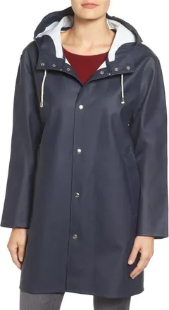 Stutterheim Mosebacke Hooded Long Sleeve Raincoat in Navy at Nordstrom, Size X-Large
