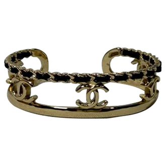 Chanel Pre-owned Womens CC Chain Accent Bangle Bracelet in Gold Metal - One Size