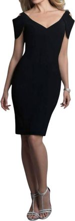Saboroma Cold-Shoulder V-Neck Sheath Cocktail Dress In Black