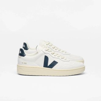 Veja Womens V-90 Leather Sneakers In Extra White Nautico