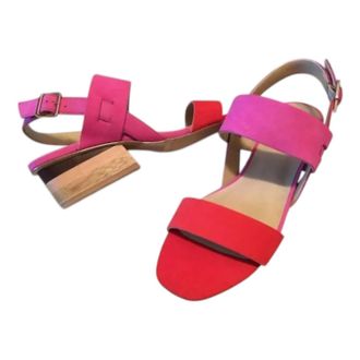 Vaneli Womens Caryna Sandal In Magenta Nabuk/coral