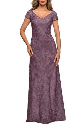 La Femme Lace Evening Gown with Cap Sleeves and V-Neck in Dusty Lilac at Nordstrom, Size 16