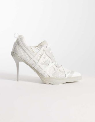 Azalea Wang Azalea Wang Crosswalk d&eacute;collet&eacute; con plateau sportive a punta con lacci in grigio chiaro