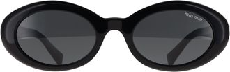 Miu Miu MU09S 16K08Z zonnebril in zwart en donkergrijs