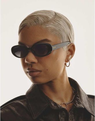 Quay Quay - Felt Cute - Occhiali da sole ovali neri-Nero