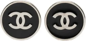 Chanel Orecchini tondi smaltati CC a bottone con chiusura a clip e placcatura argento 2005 - Nero