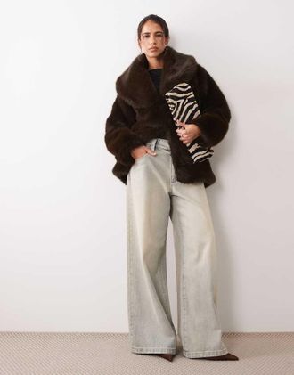 4th & Reckless Giacca in pelliccia sintetica color cioccolato con colletto oversize-Marrone