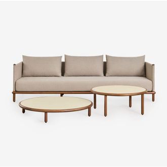 Sklum Sklum - Set da giardino con divano 3 posti e 2 tavolini rotondi in legno di acacia Olivia