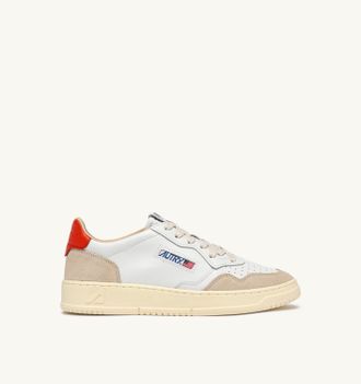 Autry MEDALIST LOW SNEAKERS IN WHITE AND LION LEATHER AND SUEDE