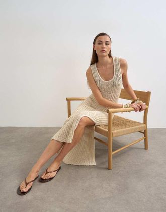 Topshop Vestito lungo in maglia alluncinetto color pietra neutro con scollo rotondo basso
