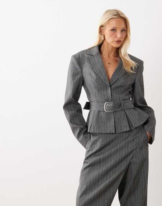 Asos blazer sartoriale con cintura e maniche lunghe a righe sottili grigio-Multicolore