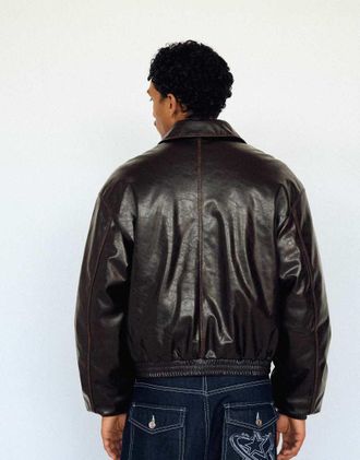 Bershka Giacca squadrata marrone in pelle sintetica