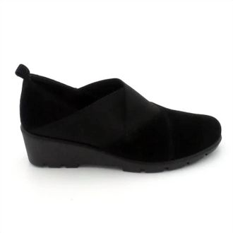 The Flexx Womens Crosstown Slip-On Shoes In Black Suede