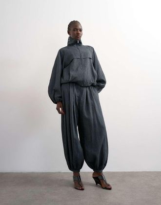 Topshop Pantaloni in modal blu navy a righe con fondo a palloncino in coordinato