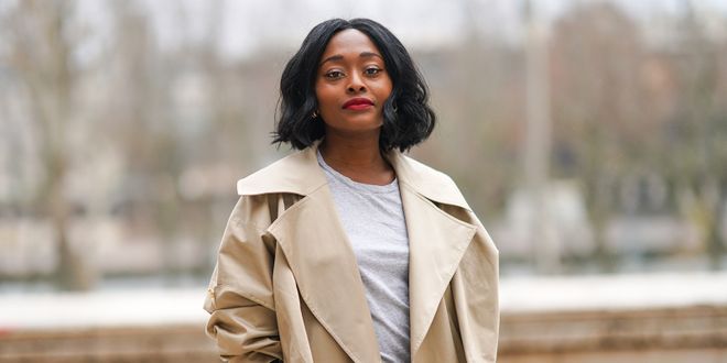 Influencerin Carrole Sagba aka Lianose trägt die Trendfrisur Airy Bob in Paris
