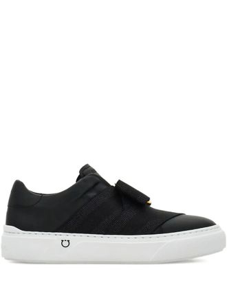 Ferragamo Slip-on sneakers met maxi-strikdetail - Zwart