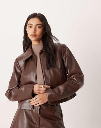 Asos Blazer corto sartoriale in pelle sintetica con zip sul davanti in coordinato-Marrone