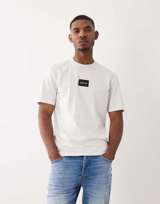 HUGO BOSS HUGO Red - T-shirt comoda bianca con etichetta del logo-Marrone
