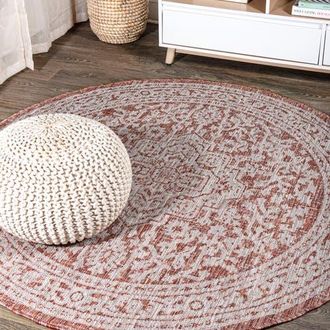Jonathan Y Designs Sinjuri Medallion Textured Weave Indoor/Outdoor Round Area Rug in Red/taupe at Nordstrom, Size 5Ft 0In X 5Ft 0In