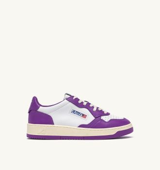 Autry MEDALIST LOW BICOLOR SNEAKERS IN WHITE AND DEWBERRY LEATHER