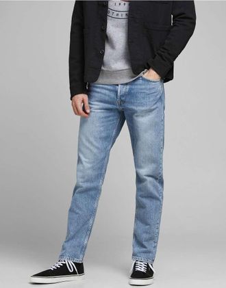 Jack & Jones Chris relaxed fit jeans in faded light wash denim-Blue