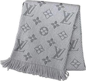 Louis Vuitton Pre-owned Scarves, female, Gray, Size: ONE SIZE Pre-owned Monogram Stole