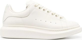 Alexander McQueen Oversized Low-Top Sneakers Vanilla - Heren - Sneakers - Wit - 42 1/2 EU - Leer - Schoenen
